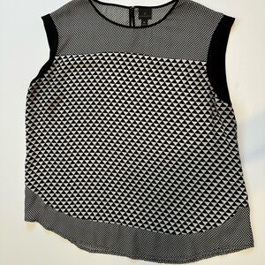 Women’s black and white shirt